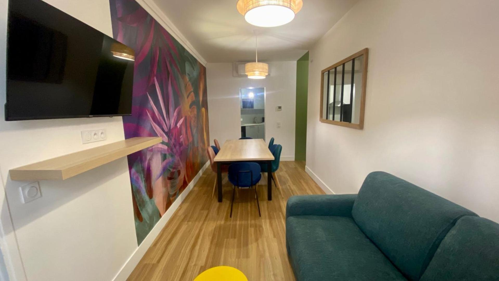 Appartement Lumineux Proche Saint-Lazare - 8P パリ エクステリア 写真