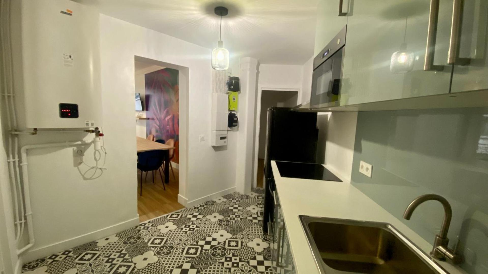 Appartement Lumineux Proche Saint-Lazare - 8P パリ エクステリア 写真