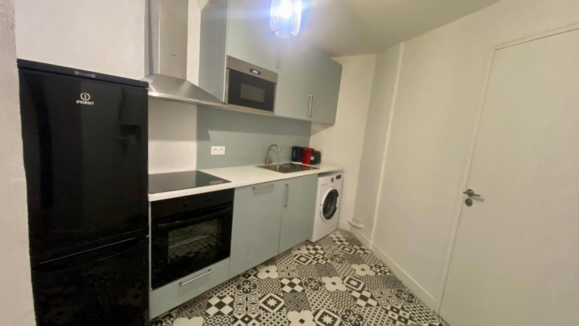 Appartement Lumineux Proche Saint-Lazare - 8P パリ エクステリア 写真
