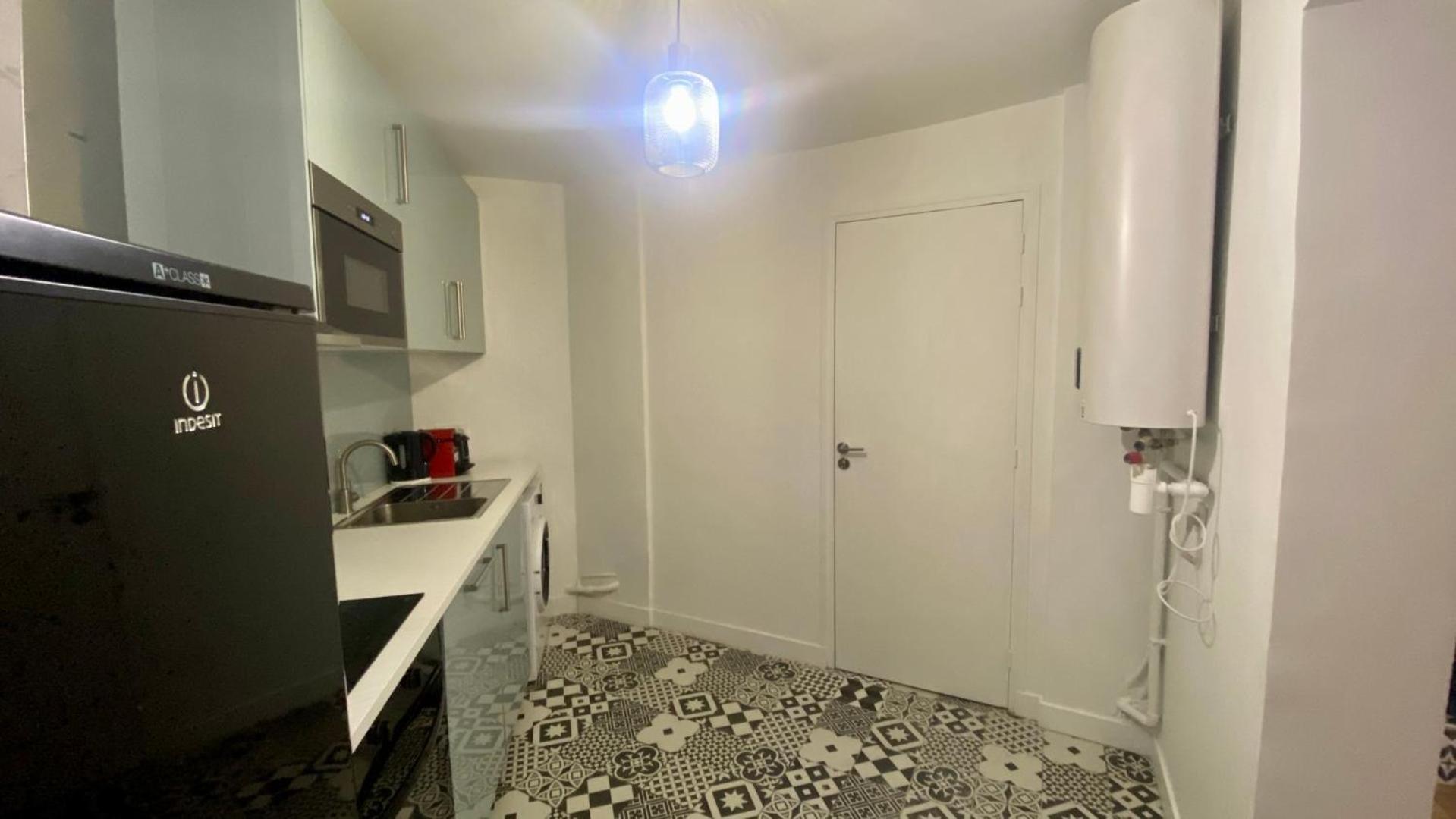 Appartement Lumineux Proche Saint-Lazare - 8P パリ エクステリア 写真